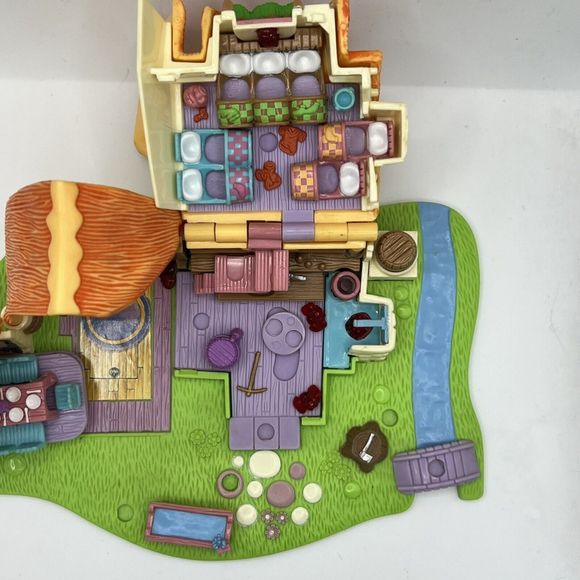 Vintage 1995 Bluebird Polly Pocket Disney Snow White Dwarfs Cottage W/ 2 Figures - Picture 4 of 12